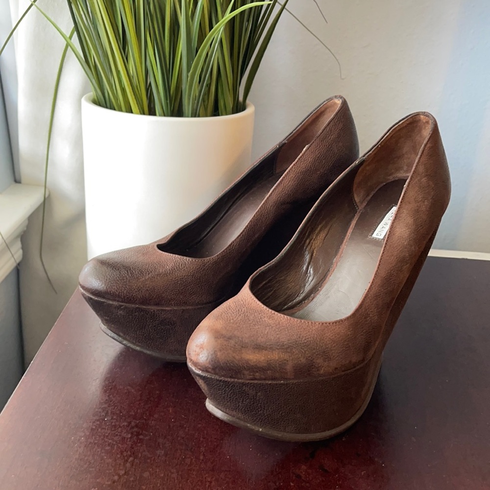 VERÁ WANG WEDGES